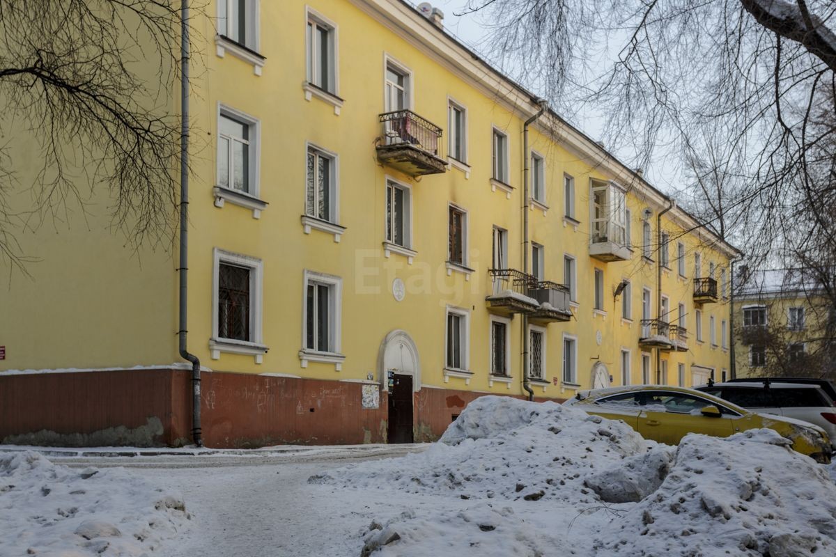 обл. Кемеровская, г. Новокузнецк, ул. Петракова, д. 50-фасад здания