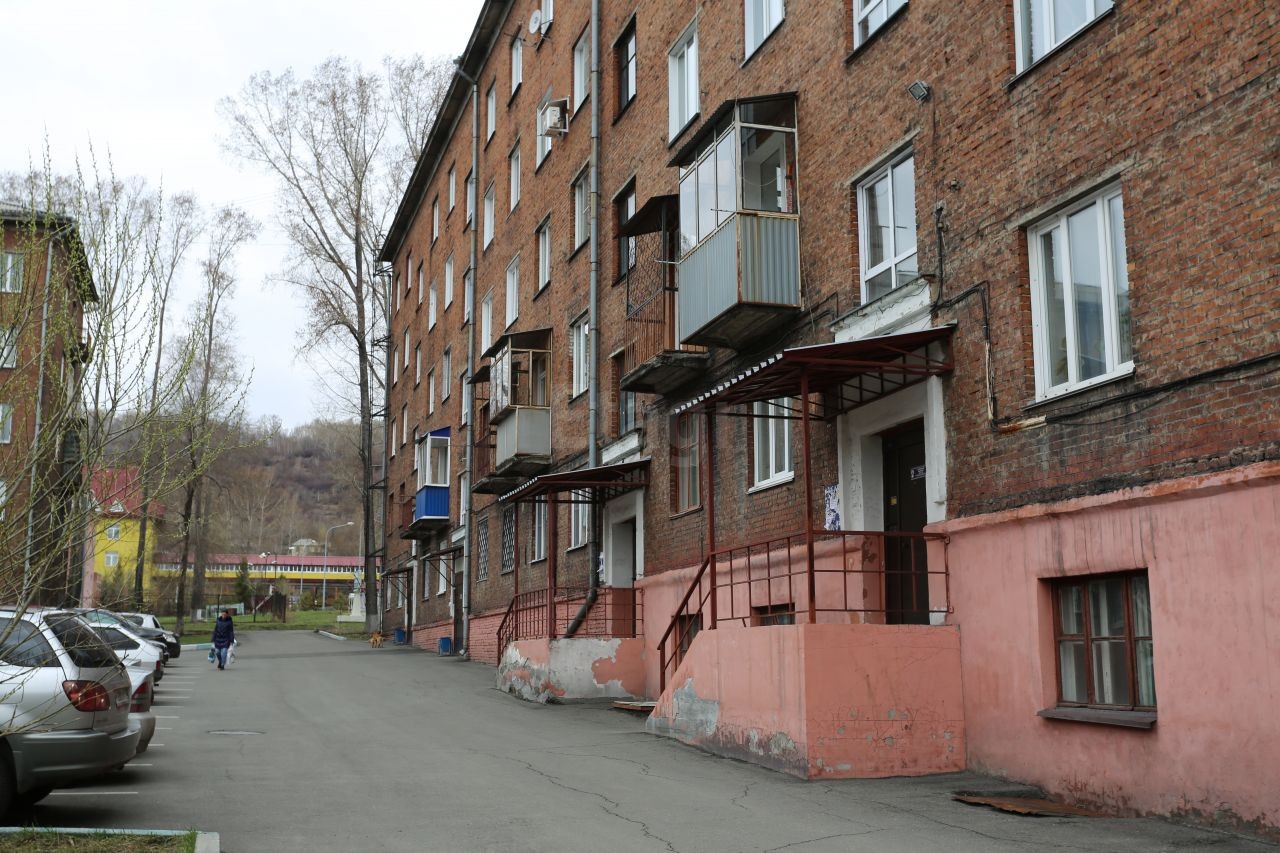 обл. Кемеровская, г. Новокузнецк, ул. Петракова, д. 66-фасад здания