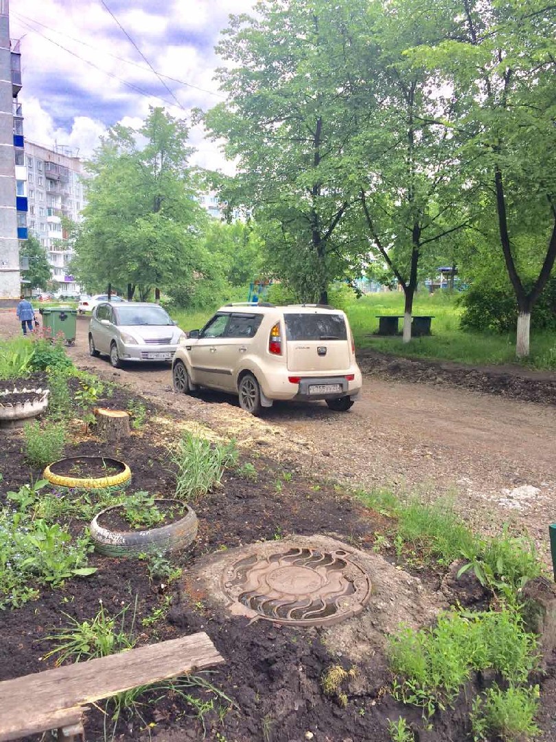 обл. Кемеровская, г. Новокузнецк, ул. Радищева, д. 10-придомовая территория