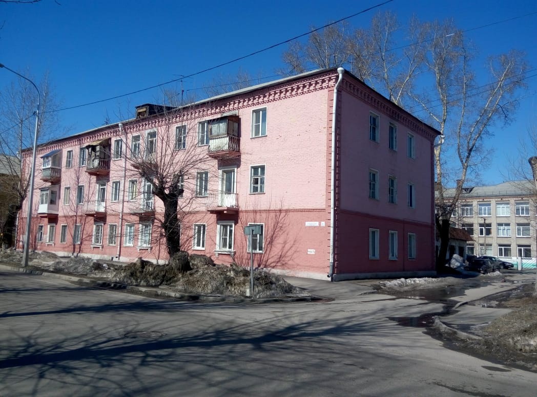 край. Алтайский, г. Барнаул, ул. Профинтерна, д. 32-фасад здания
