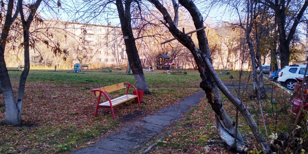 обл. Кемеровская, г. Новокузнецк, ул. Тольятти, д. 32-придомовая территория