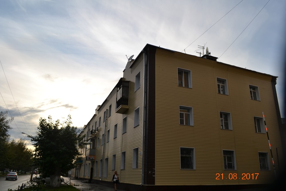 край. Алтайский, г. Барнаул, ул. Профинтерна, д. 38-фасад здания