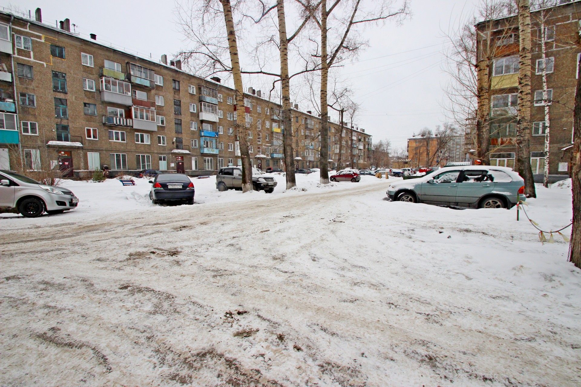 обл. Кемеровская, г. Новокузнецк, ул. Циолковского, д. 15-придомовая территория