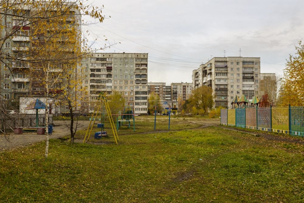 обл. Кемеровская, г. Новокузнецк, пр-кт. Шахтеров, д. 19-придомовая территория