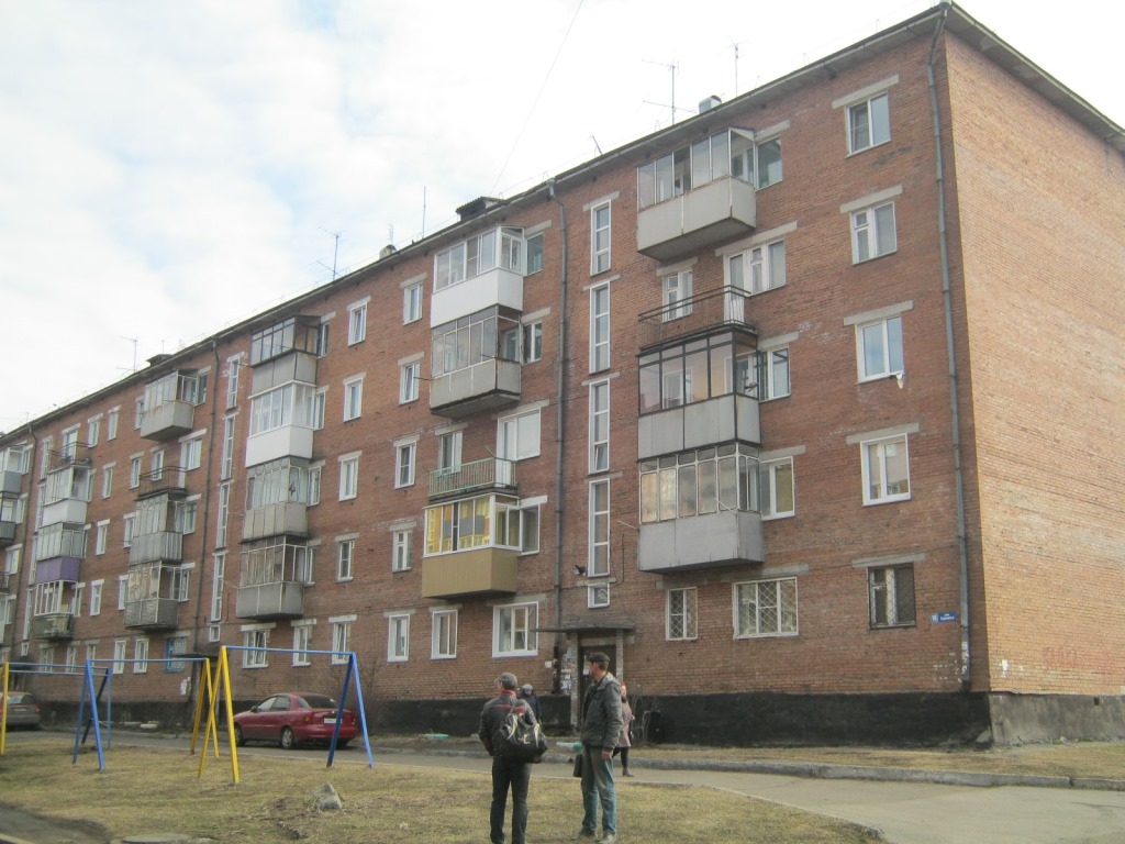 обл. Кемеровская, г. Осинники, ул. Ермака, д. 16-фасад здания