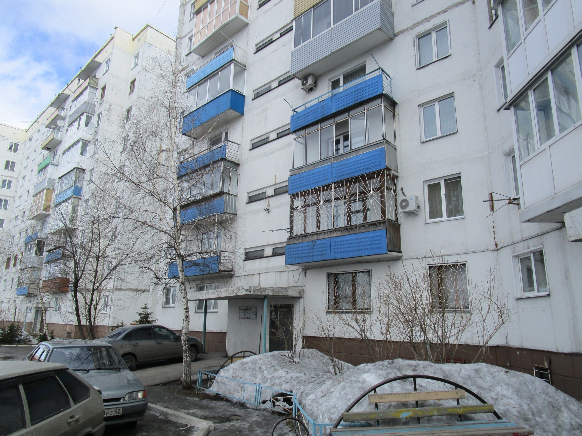 обл. Кемеровская, г. Полысаево, ул. Космонавтов, д. 94-фасад здания