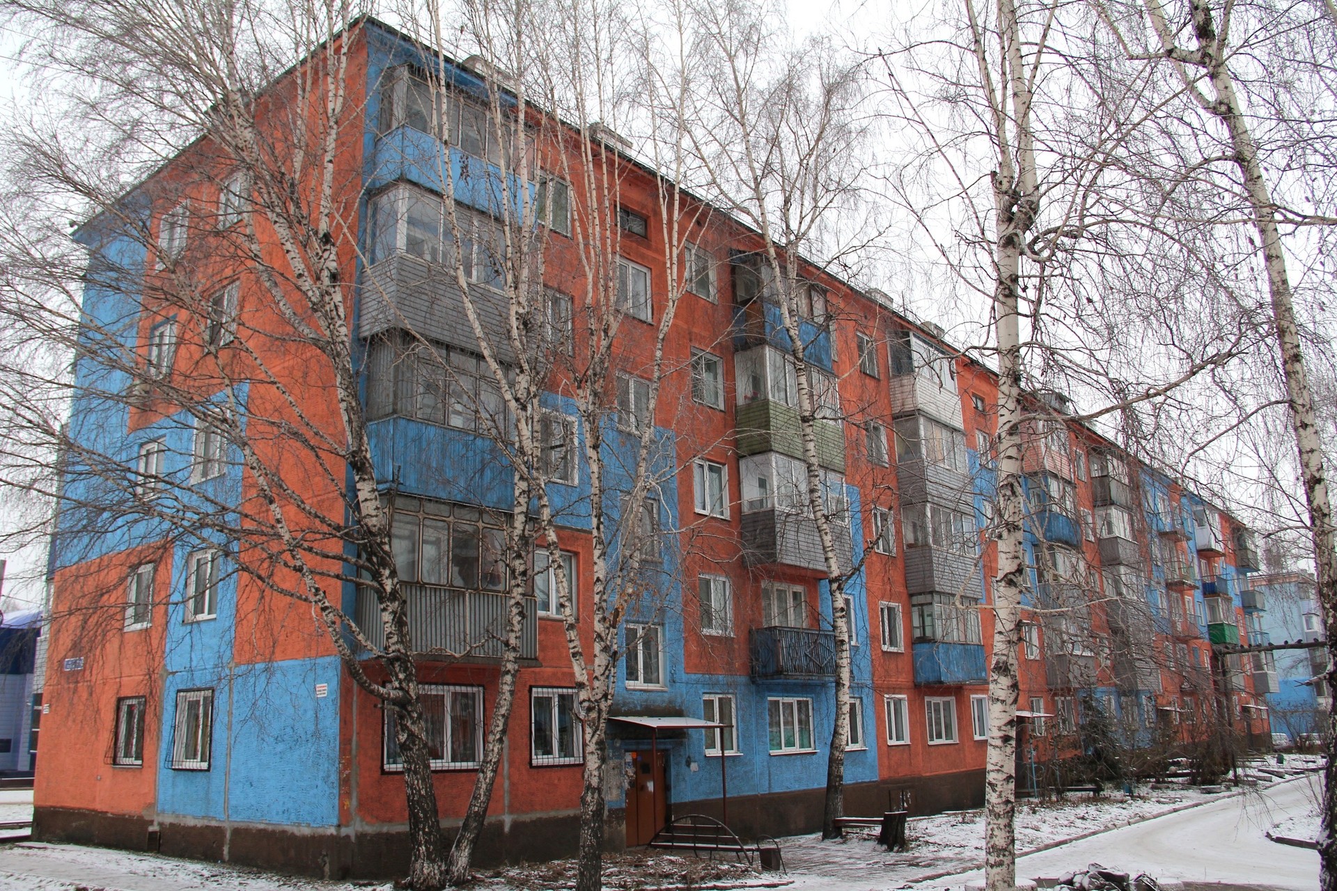 обл. Кемеровская, г. Полысаево, ул. Крупской, д. 114-фасад здания