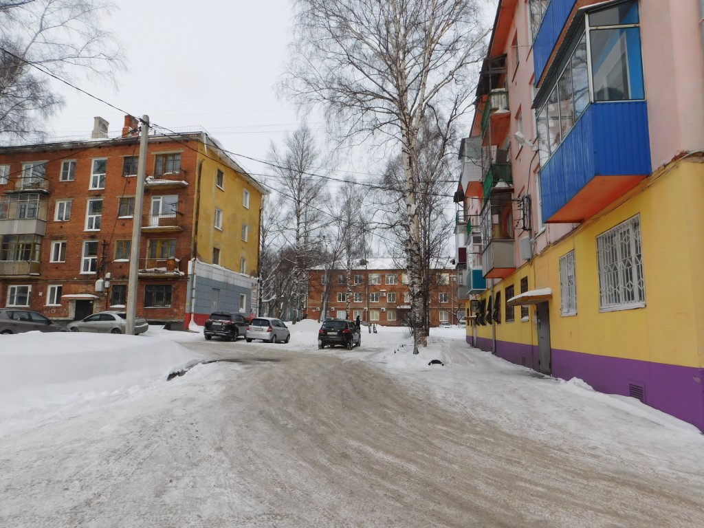 обл. Кемеровская, г. Прокопьевск, пр-кт. Гагарина, д. 27-придомовая территория