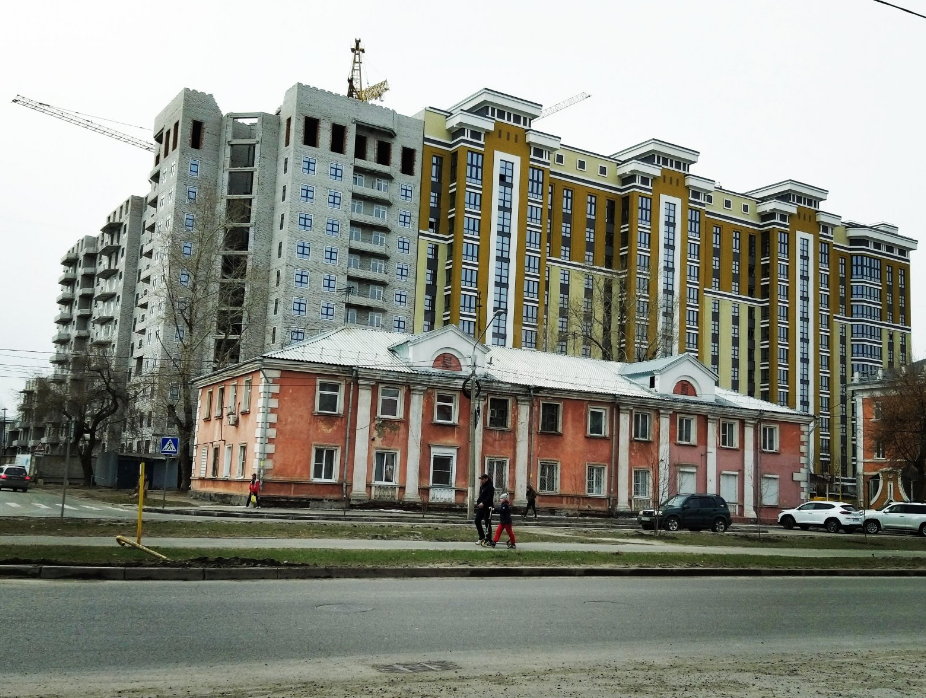 край. Алтайский, г. Барнаул, ул. Профинтерна, д. 51-фасад здания