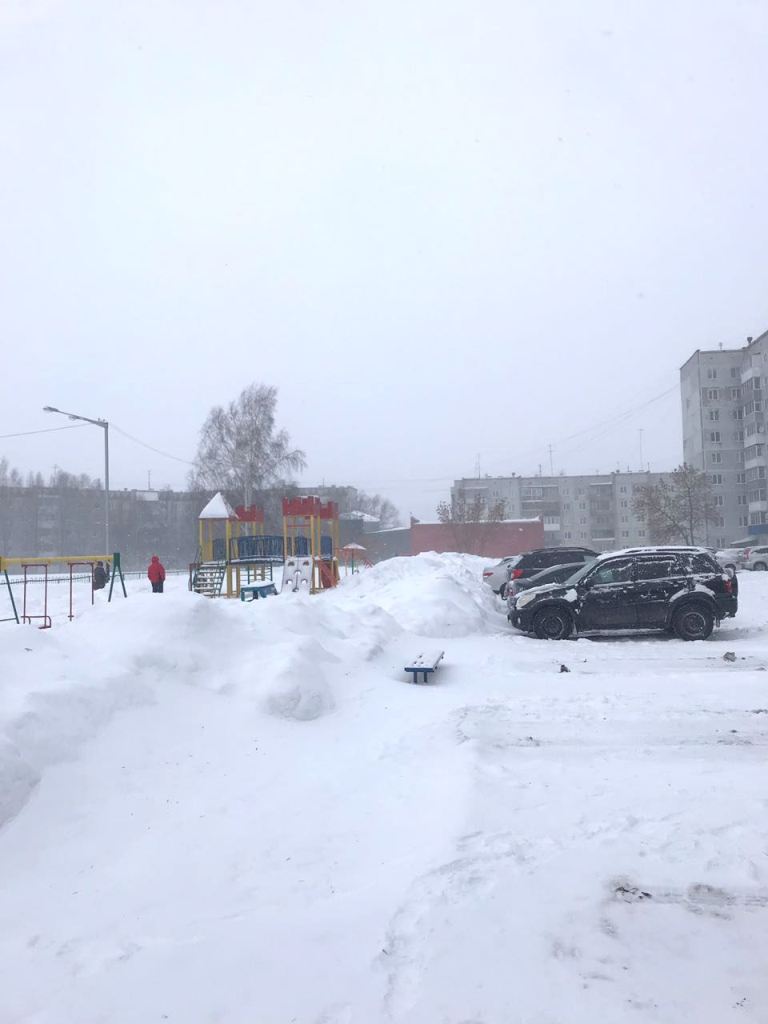 обл. Кемеровская, г. Прокопьевск, пр-кт. Строителей, д. 27-придомовая территория