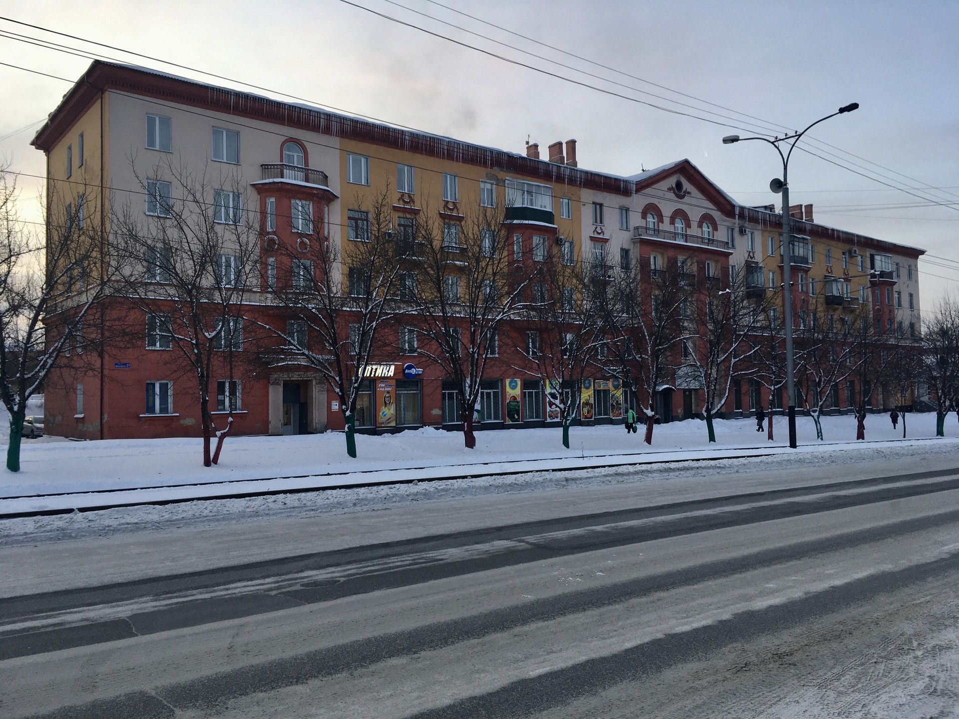 обл. Кемеровская, г. Прокопьевск, пр-кт. Шахтеров, д. 21-фасад здания