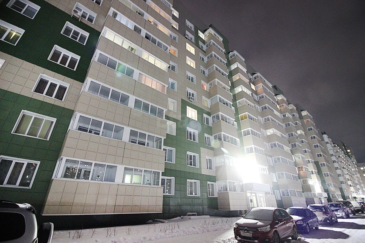 край. Алтайский, г. Барнаул, ул. Сергея Ускова, д. 40-фасад здания