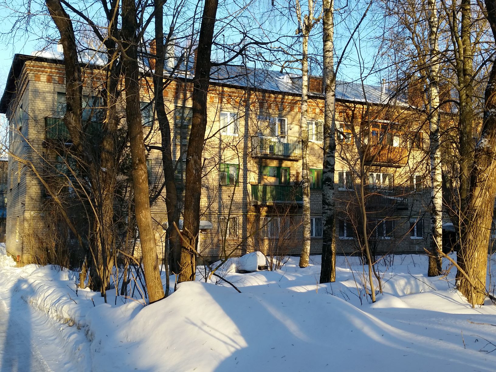 обл. Костромская, р-н. Костромской, п. Караваево, ул. Учебный городок, д. 7-фасад здания