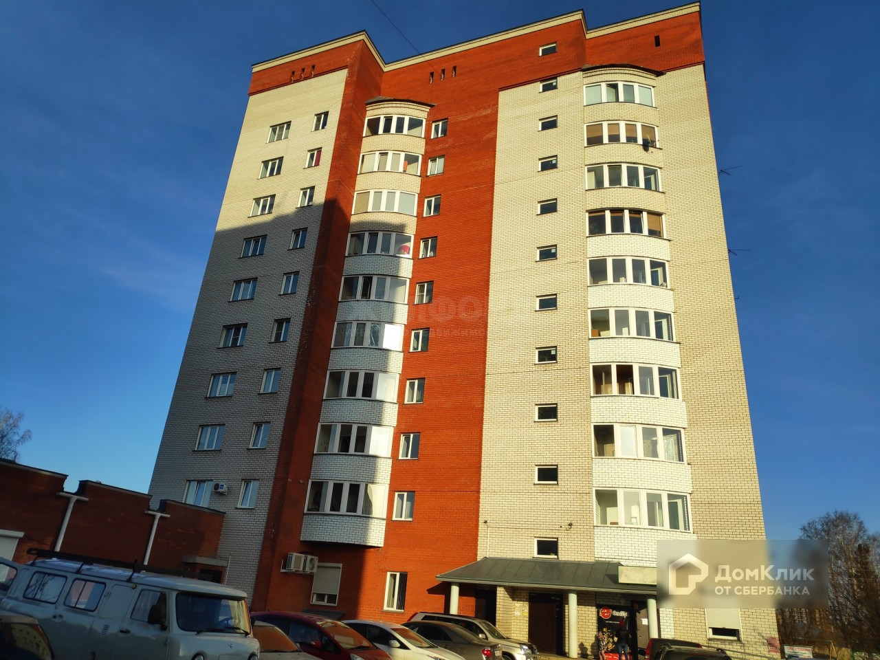 край. Алтайский, г. Барнаул, ул. Советской Армии, д. 121-фасад здания