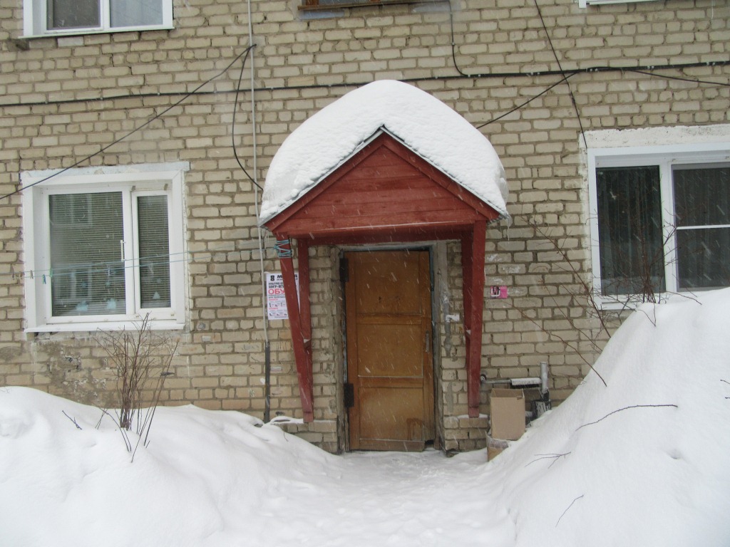 обл. Костромская, р-н. Шарьинский, г. Шарья, пгт. Ветлужский, ул. Победы, д. 66-вход снаружи