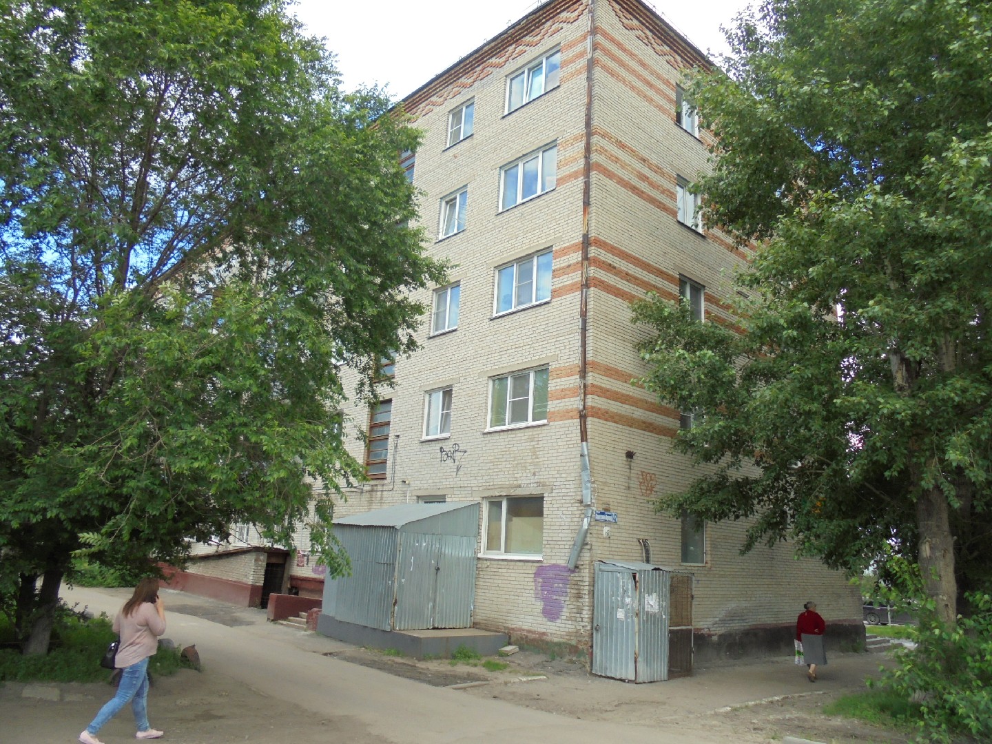 край. Алтайский, г. Барнаул, ул. Советской Армии, д. 142-фасад здания