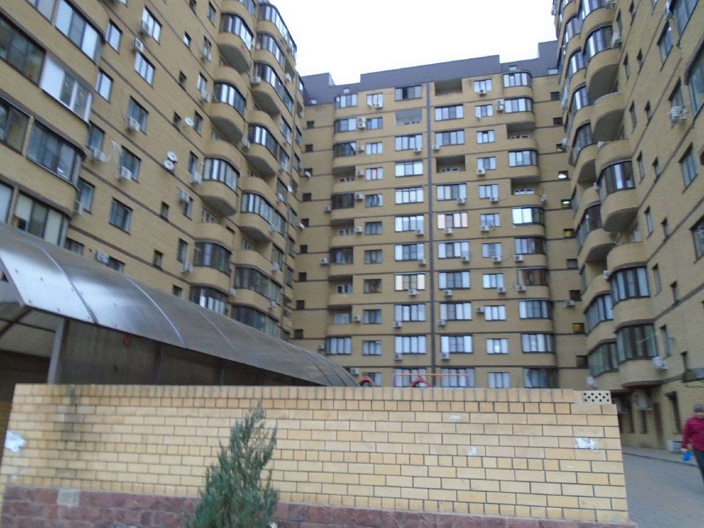 край. Краснодарский, г. Краснодар, ул. Бородинская, д. 10-фасад здания