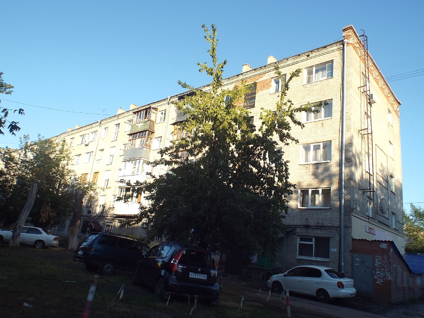 край. Алтайский, г. Барнаул, пр-кт. Строителей, д. 6-фасад здания