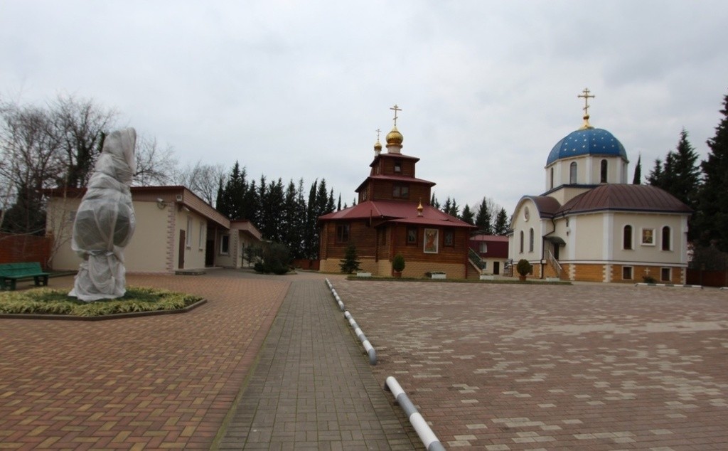 край. Краснодарский, г. Сочи, ул. Вишневая, д. 18/8-придомовая территория