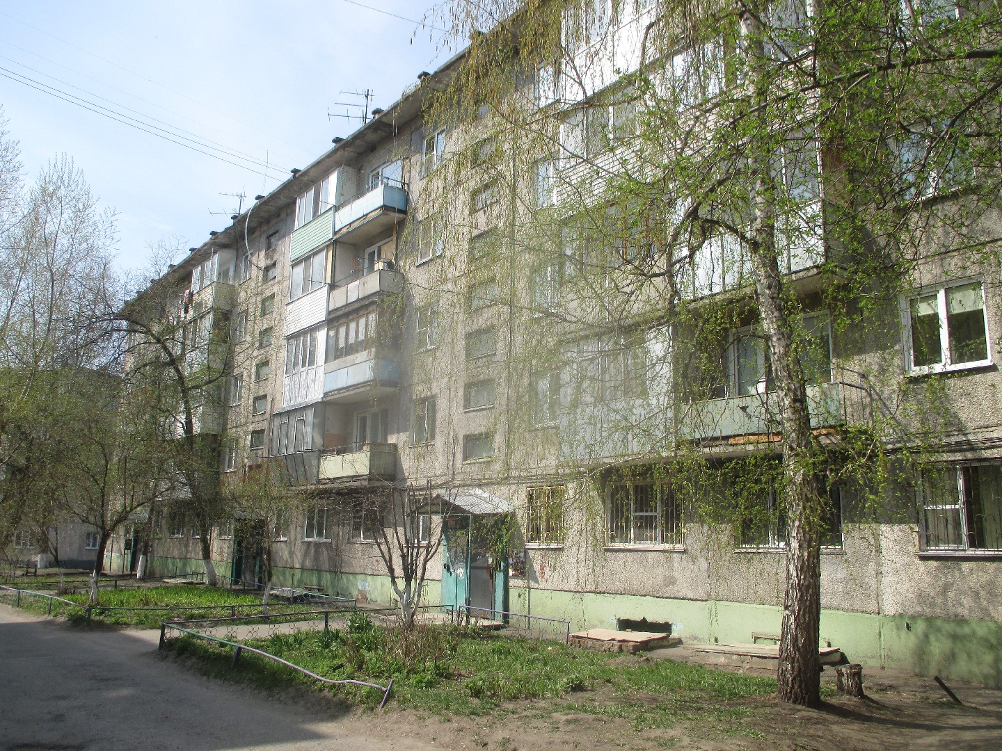 край. Алтайский, г. Барнаул, ул. Сухэ-Батора, д. 19-фасад здания
