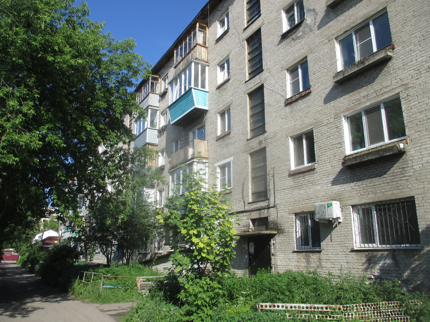 край. Алтайский, г. Барнаул, ул. Цаплина, д. 112-фасад здания