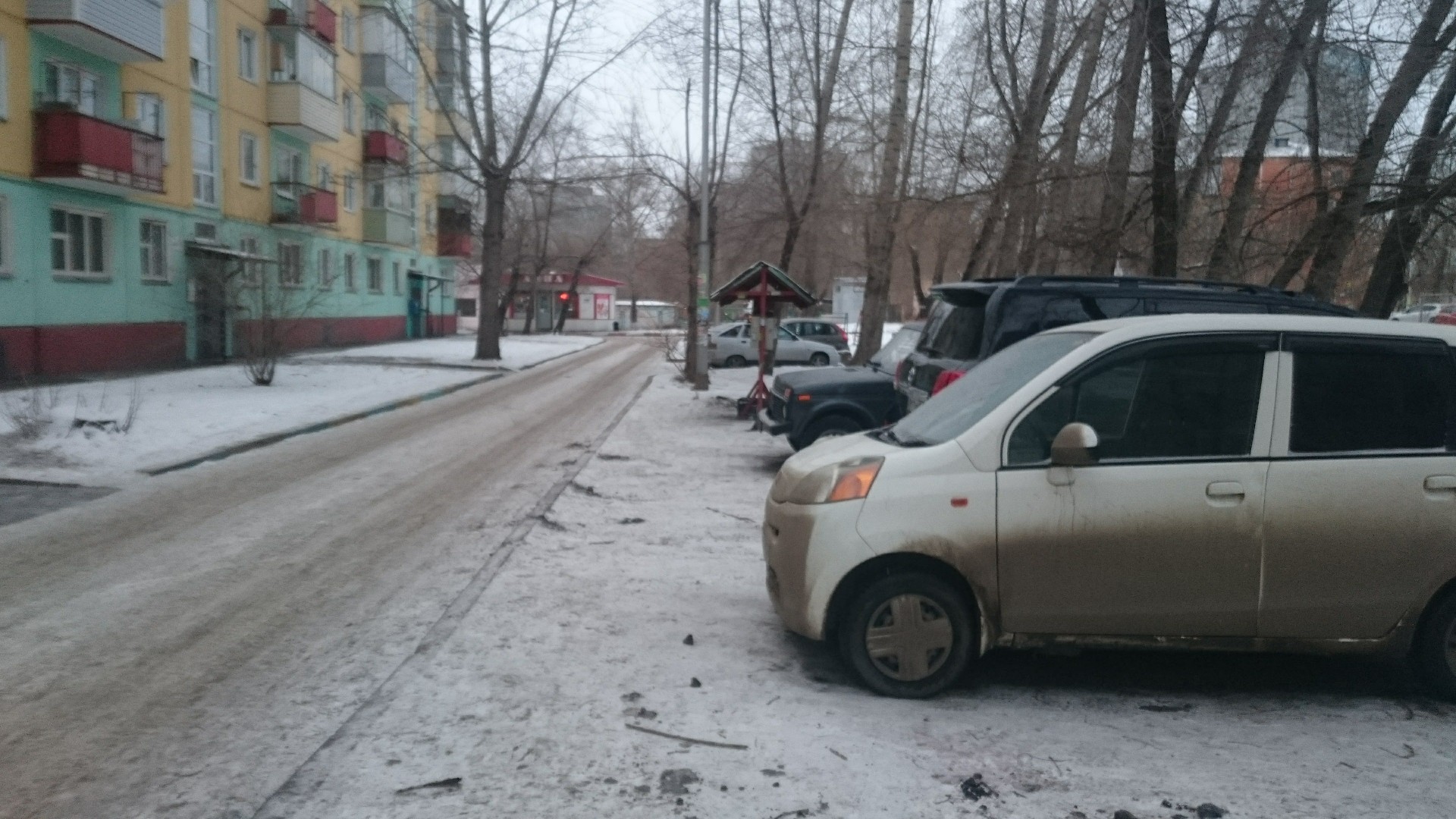 край. Красноярский, г. Красноярск, ул. Александра Матросова, д. 6-придомовая территория