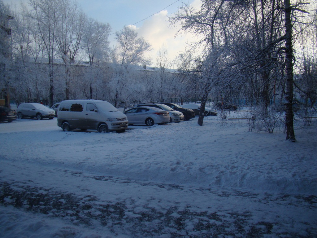 край. Красноярский, г. Красноярск, ул. Александра Матросова, д. 10В-придомовая территория