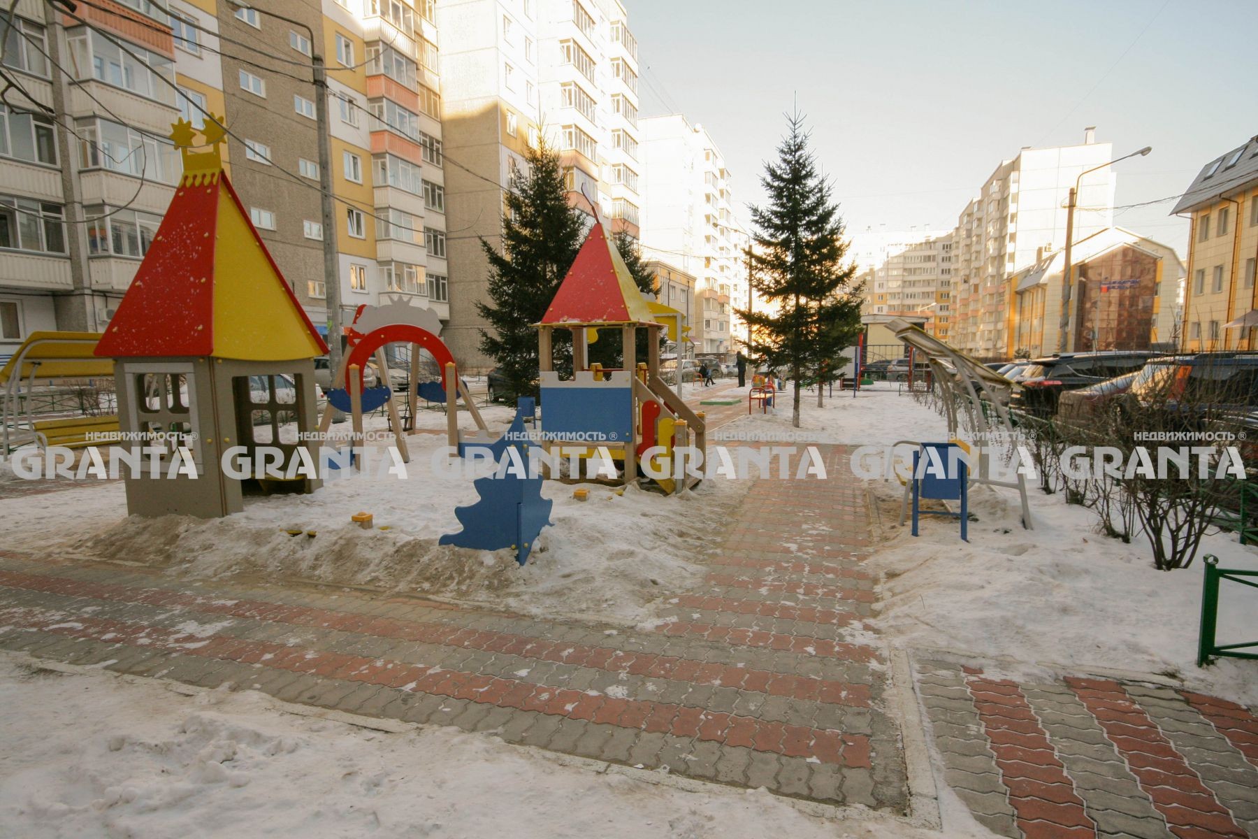 край. Красноярский, г. Красноярск, ул. Алексеева, д. 113-придомовая территория