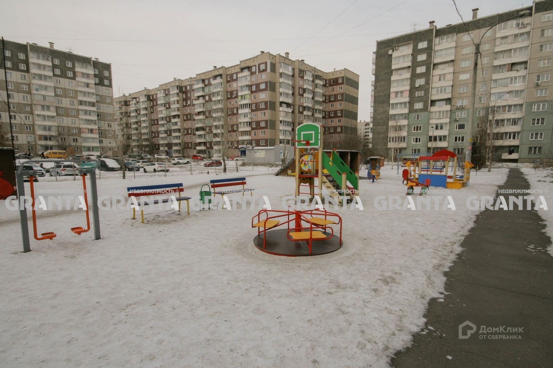 край. Красноярский, г. Красноярск, ул. Водопьянова, д. 6А-придомовая территория