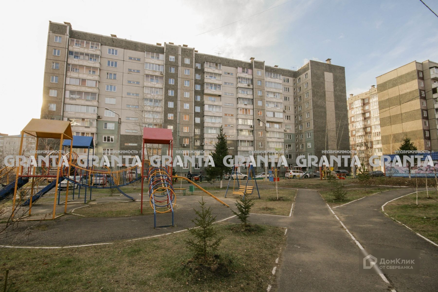 край. Красноярский, г. Красноярск, ул. Водопьянова, д. 6В-придомовая территория