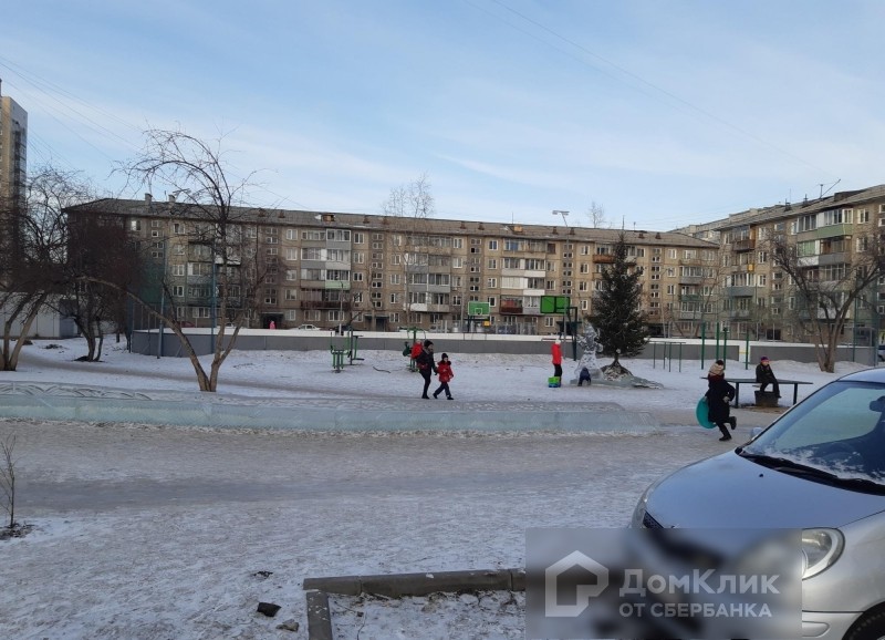 край. Красноярский, г. Красноярск, ул. Воронова, д. 11А-придомовая территория