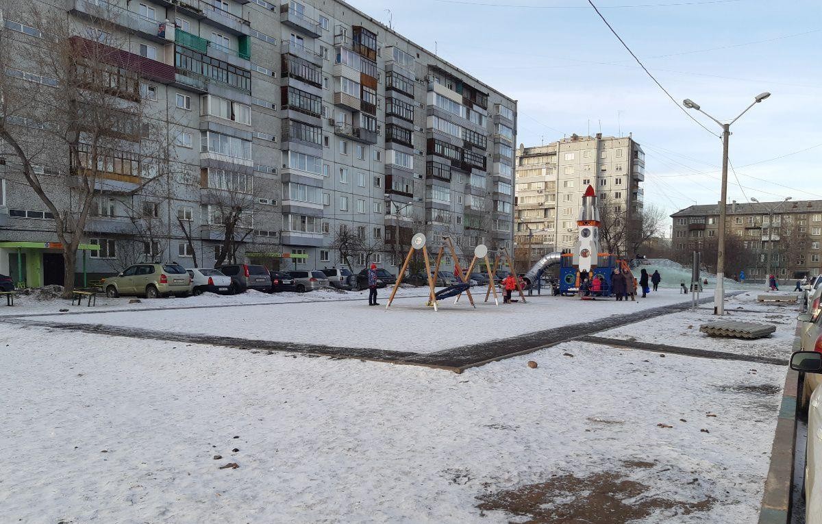 край. Красноярский, г. Красноярск, ул. Воронова, д. 12, к. а-придомовая территория