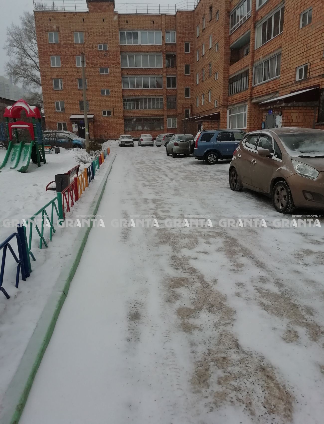 край. Красноярский, г. Красноярск, ул. им Героя Советского Союза В.В.Вильского, д. 3-придомовая территория