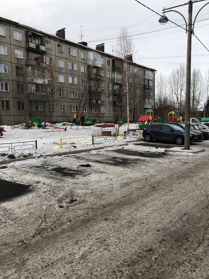 край. Красноярский, г. Красноярск, ул. им Героя Советского Союза Д.М.Карбышева, д. 16-придомовая территория