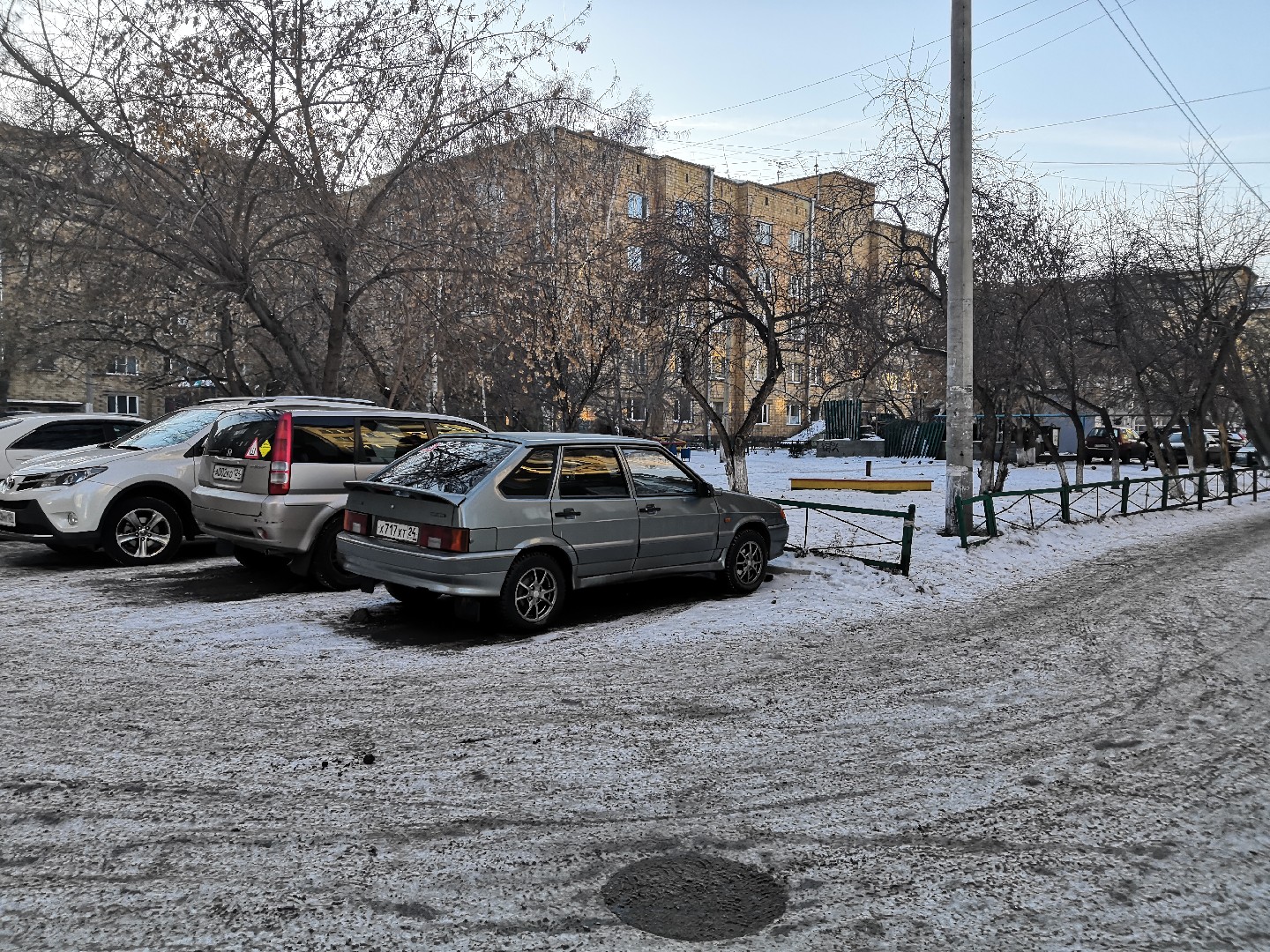 край. Красноярский, г. Красноярск, ул. Карла Маркса, д. 127-придомовая территория