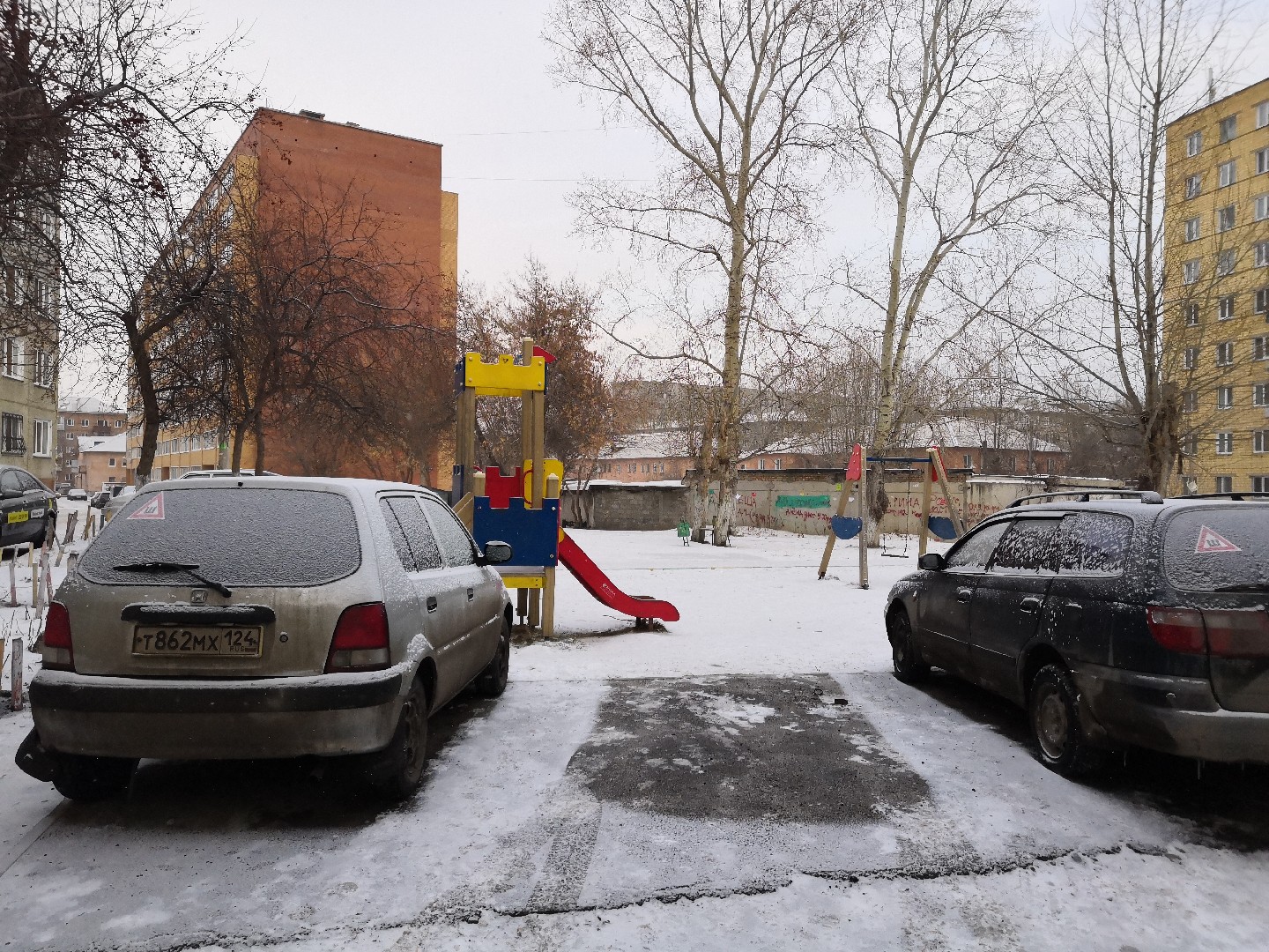 край. Красноярский, г. Красноярск, пер. Медицинский, д. 18-придомовая территория