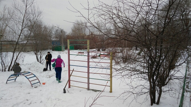 край. Красноярский, г. Красноярск, пр-кт. Металлургов, д. 1В-придомовая территория