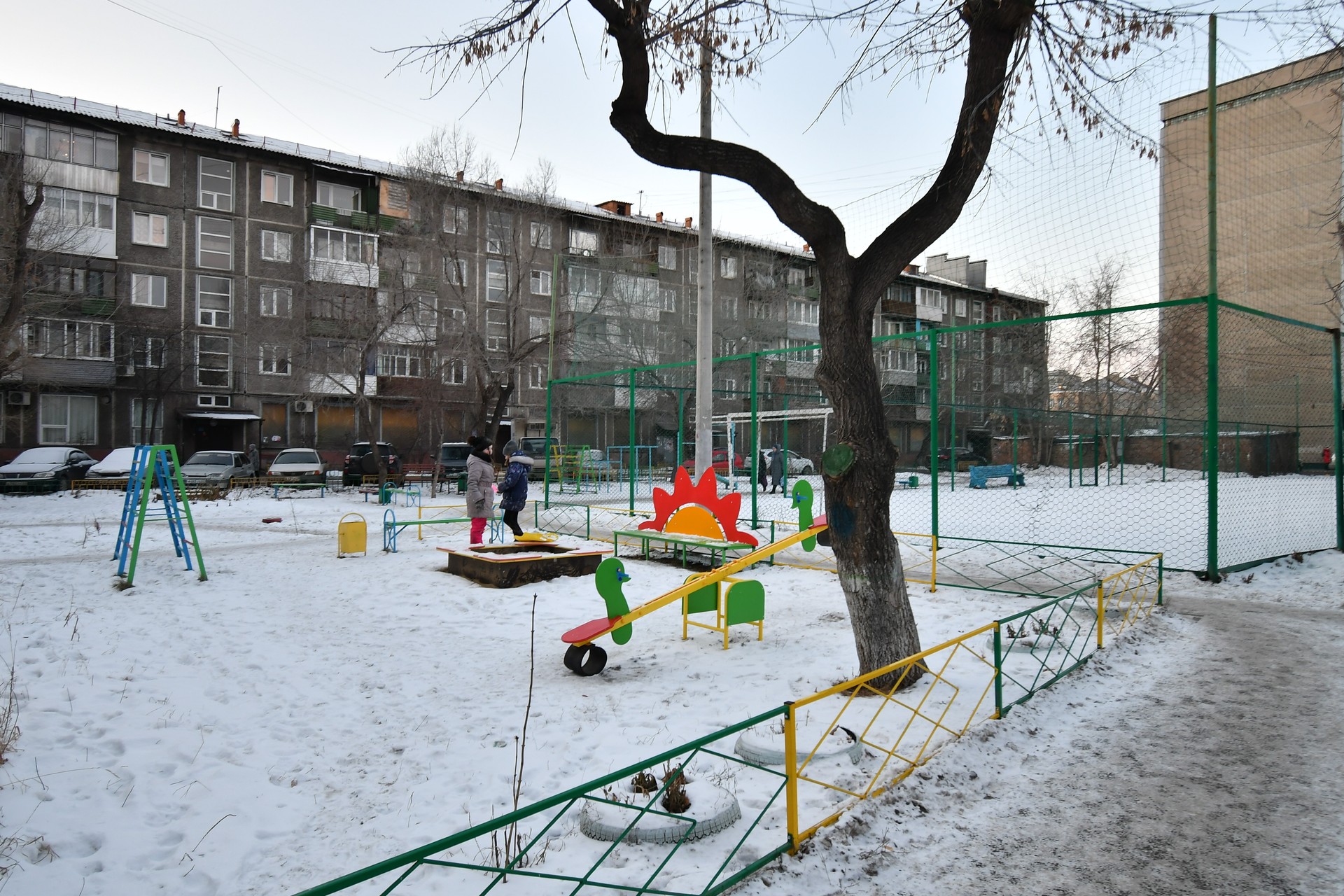 край. Красноярский, г. Красноярск, ул. Республики, д. 66-придомовая территория