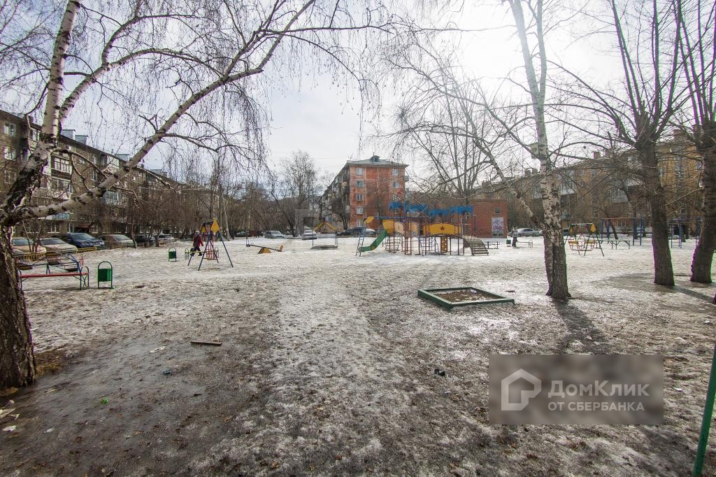 край. Красноярский, г. Красноярск, ул. Свердловская, д. 19А-придомовая территория