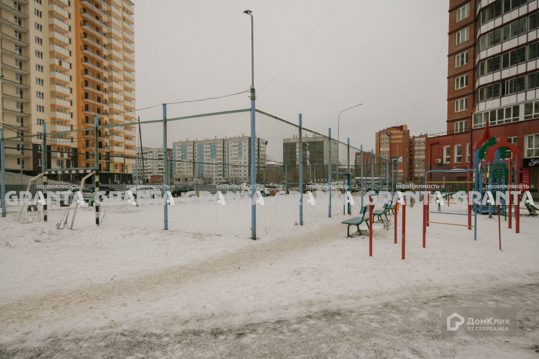 край. Красноярский, г. Красноярск, ул. Светлогорская, д. 11а-придомовая территория