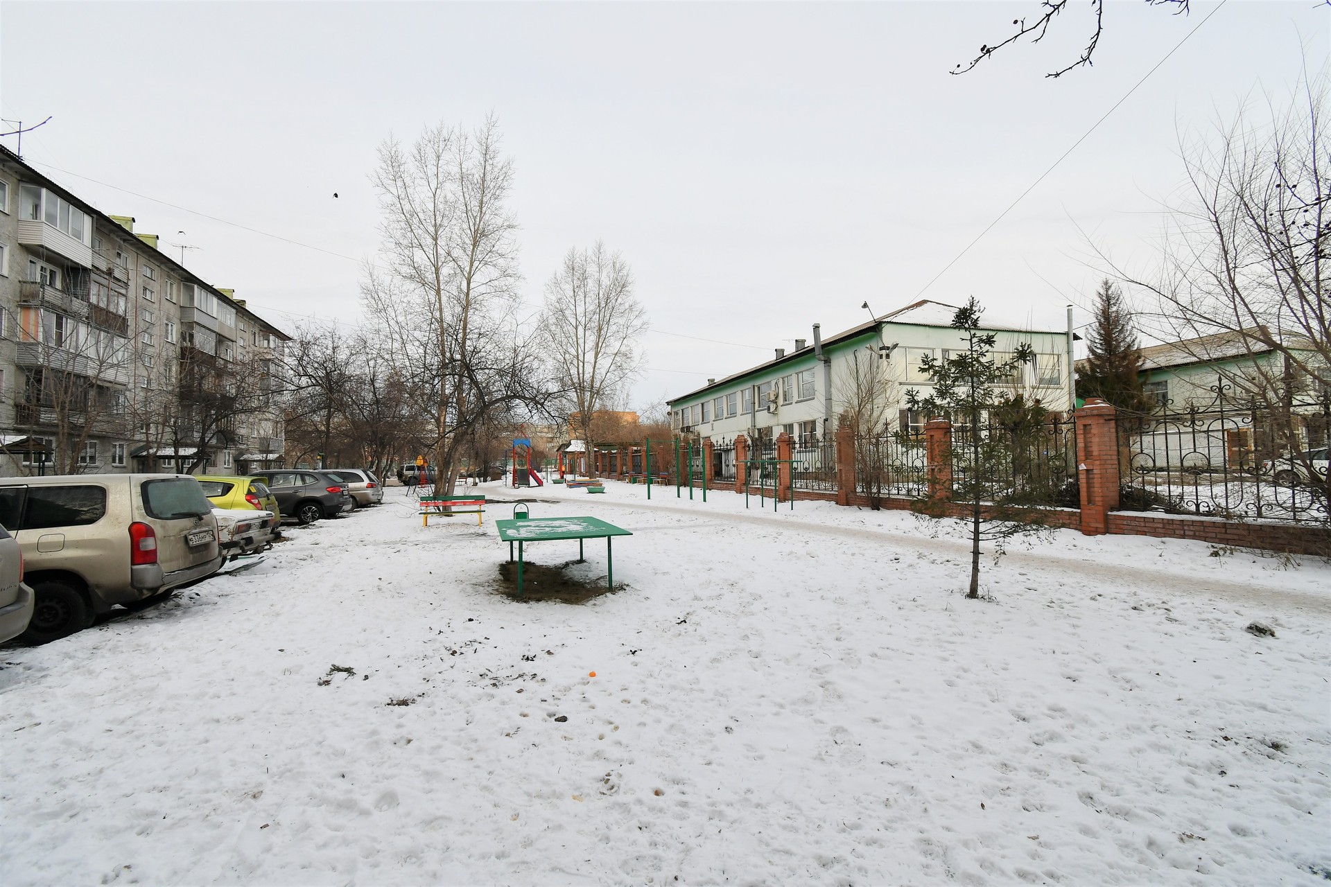 край. Красноярский, г. Красноярск, пр-кт. Ульяновский, д. 8-придомовая территория