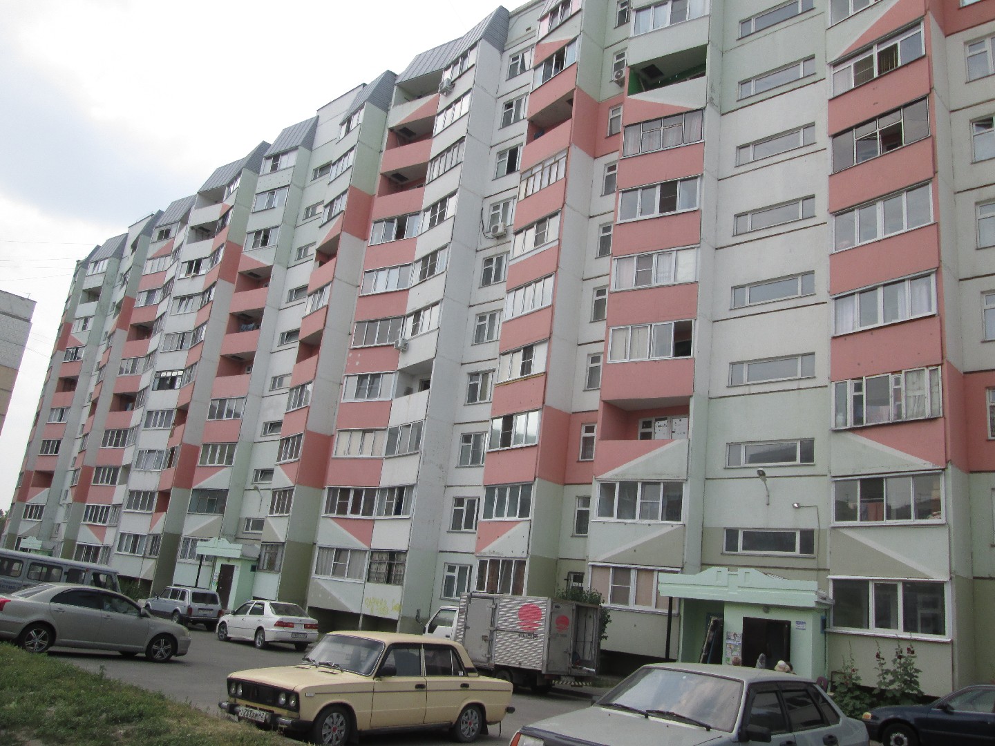 край. Алтайский, г. Барнаул, ул. Чеглецова, д. 62-фасад здания