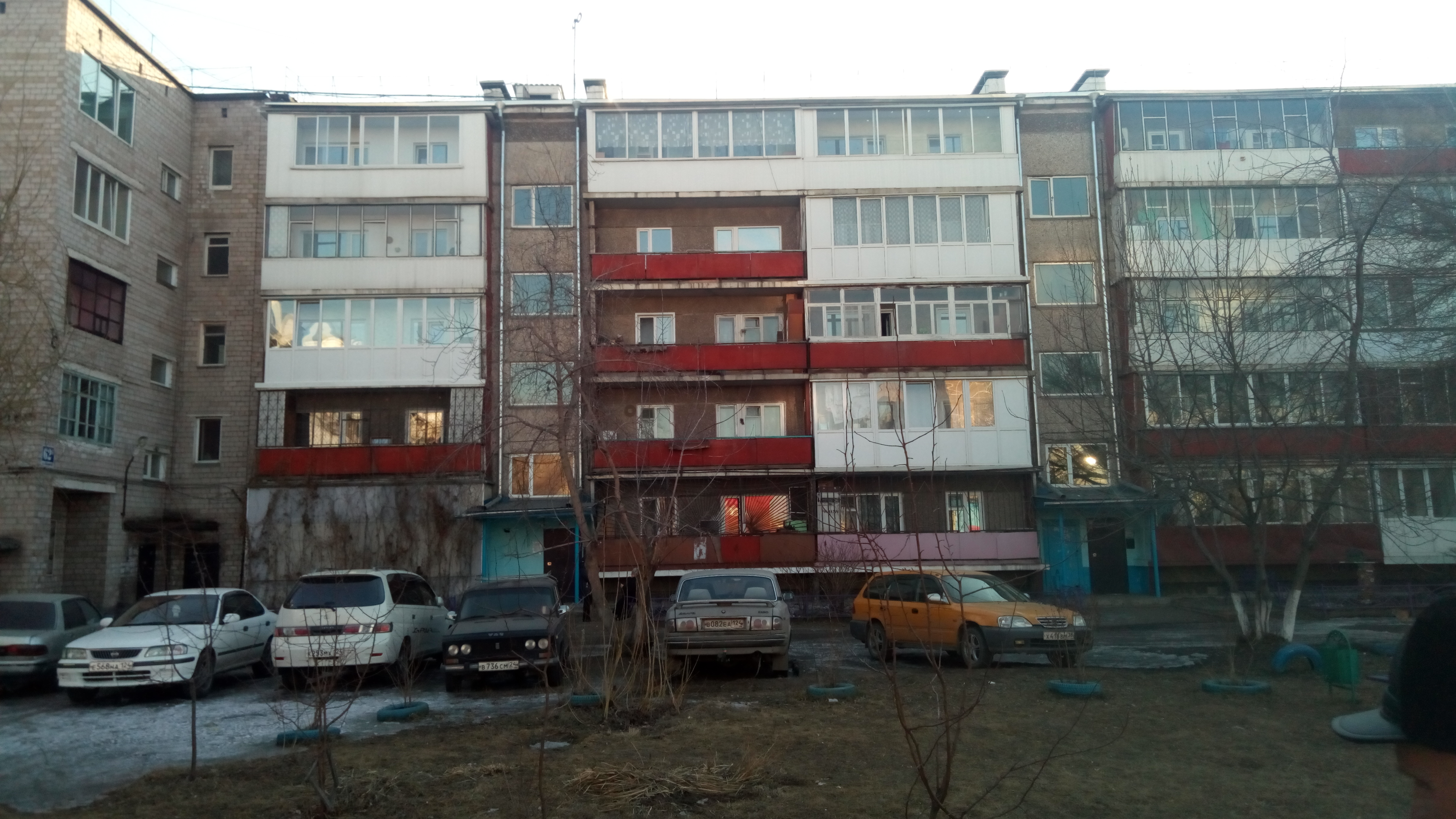 край. Красноярский, г. Минусинск, ул. Сургуладзе, д. 7-фасад здания