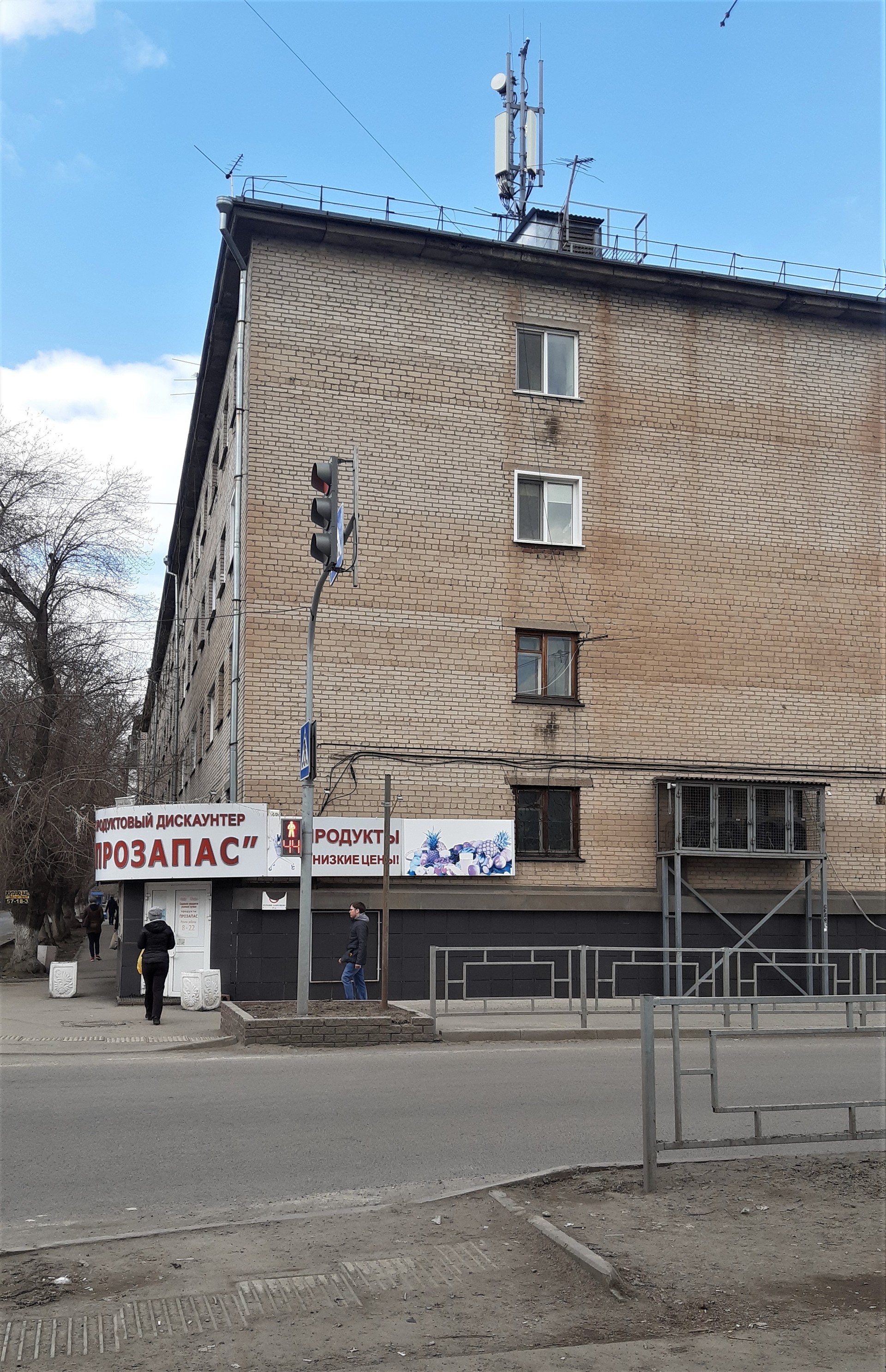 край. Алтайский, г. Барнаул, ул. 40 лет Октября, д. 20-фасад здания