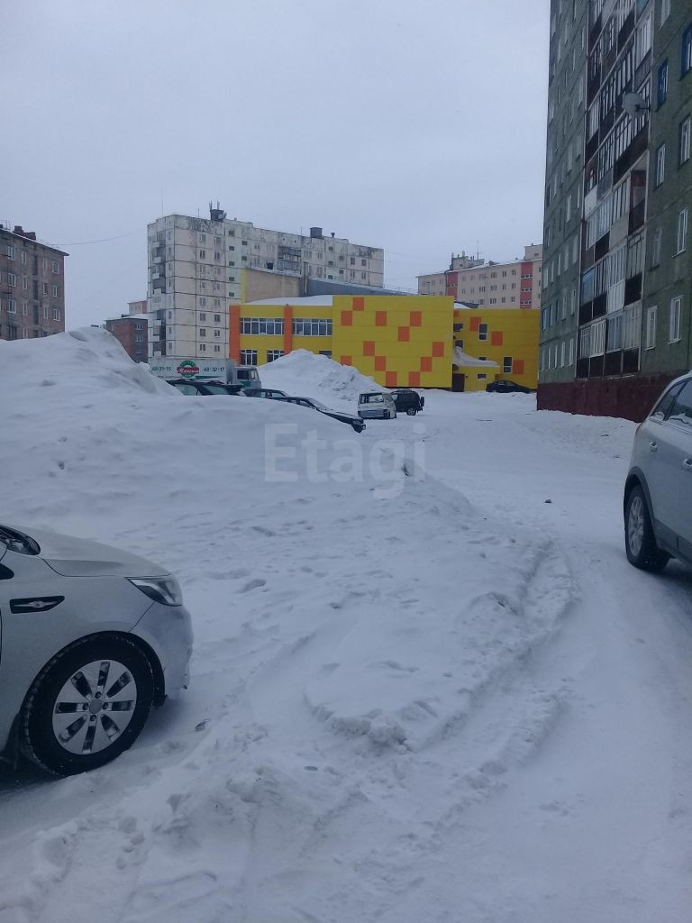 край. Красноярский, г. Норильск, ул. Бегичева, д. 17-придомовая территория