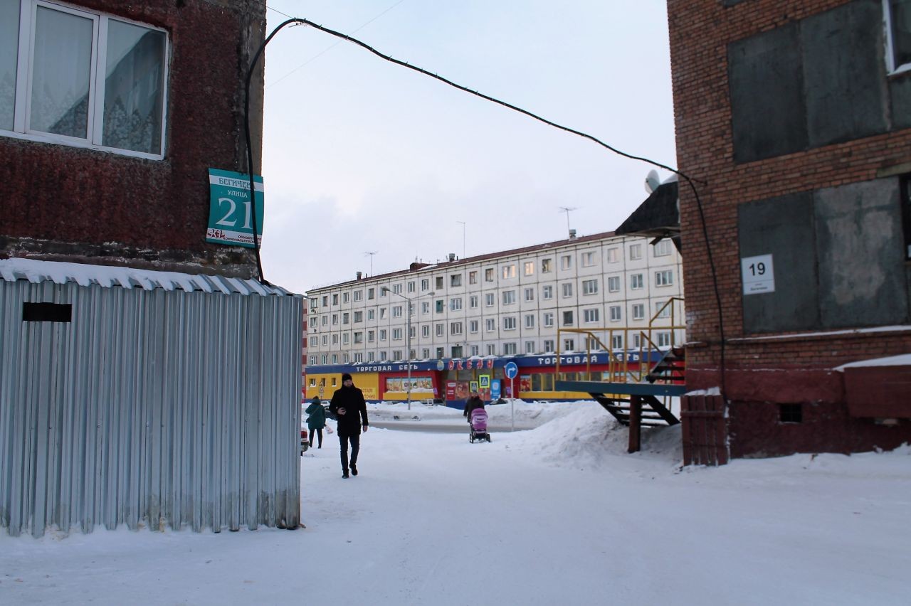 край. Красноярский, г. Норильск, ул. Бегичева, д. 21-придомовая территория