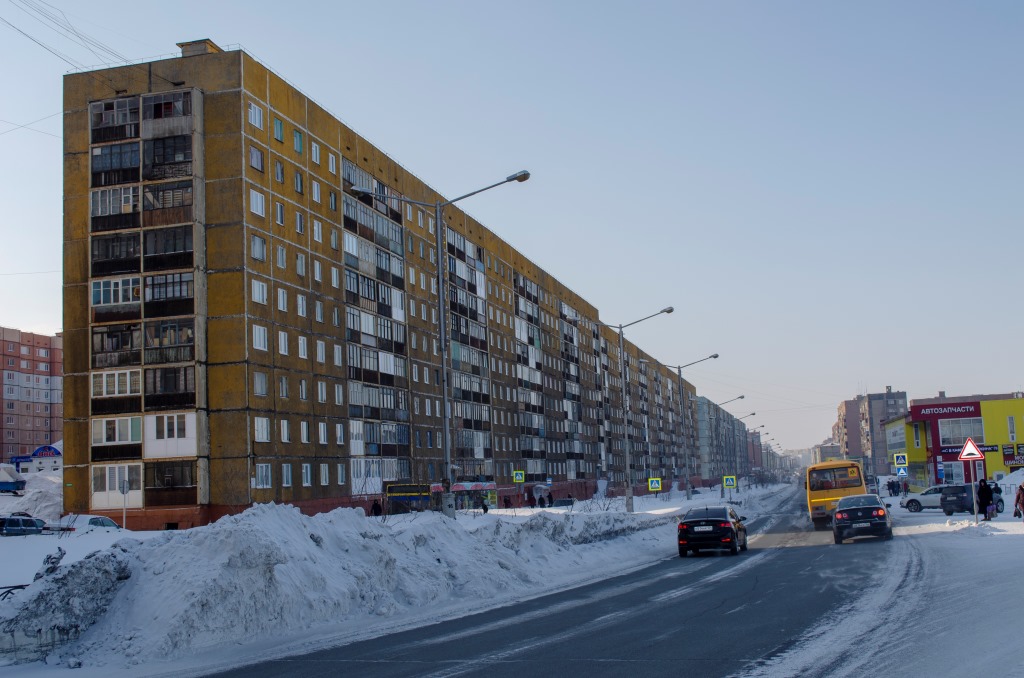 край. Красноярский, г. Норильск, ул. Талнахская, д. 17-придомовая территория