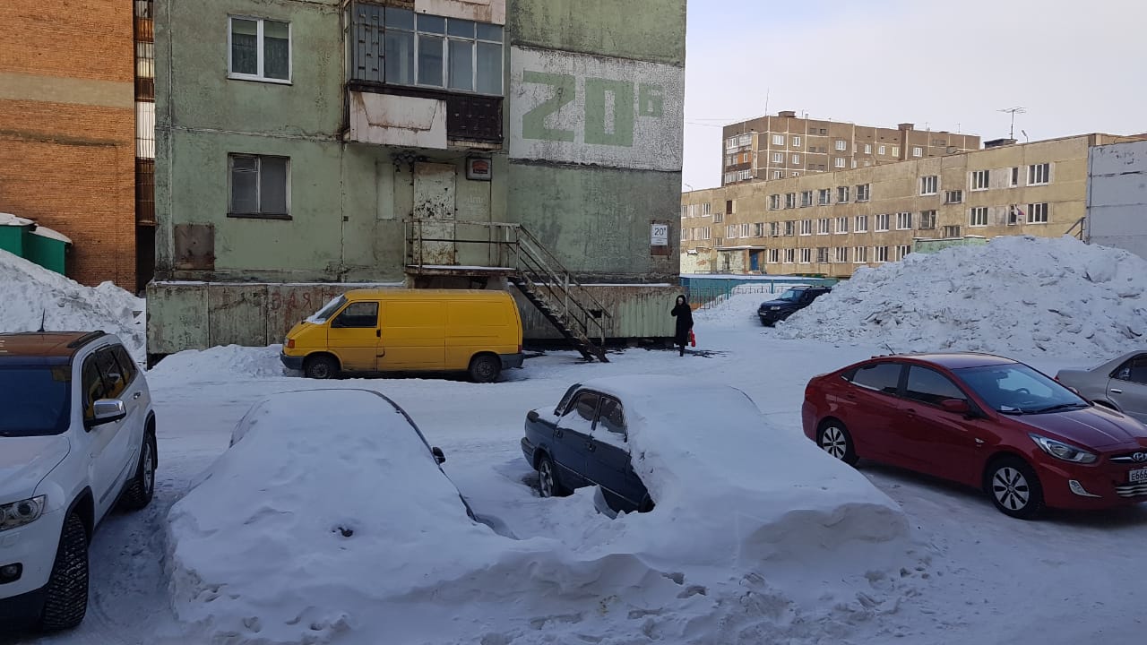 край. Красноярский, г. Норильск, ул. Талнахская, д. 26-придомовая территория