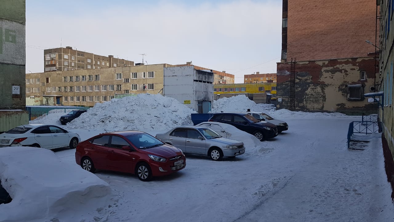 край. Красноярский, г. Норильск, ул. Талнахская, д. 26-придомовая территория