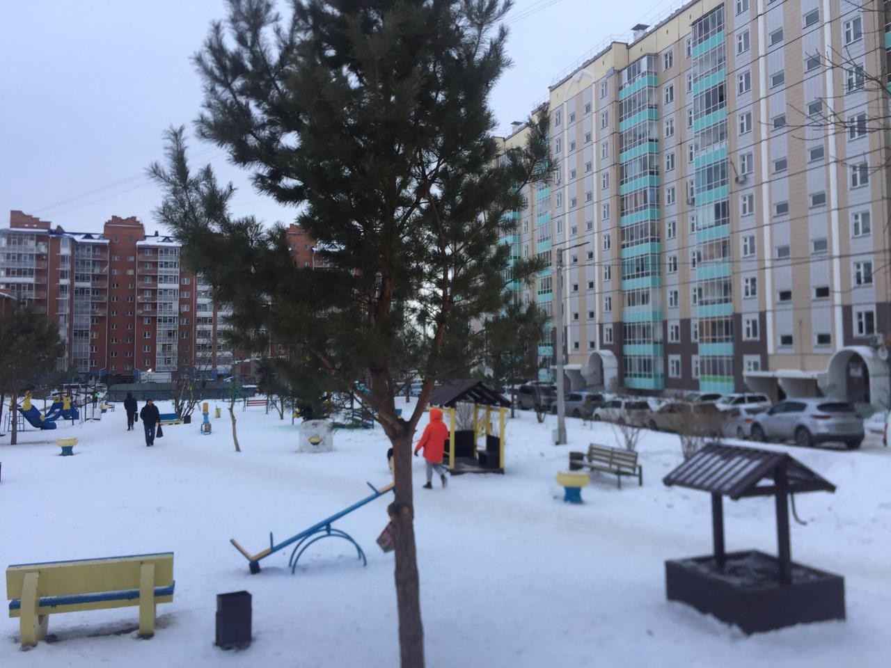 край. Красноярский, г. Сосновоборск, ул. Весенняя, д. 30-придомовая территория